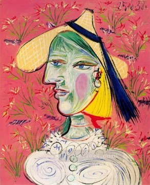  1938 Lienzo - Femme au chapeau de paille sur fond fleuri 1938 Cubistas
